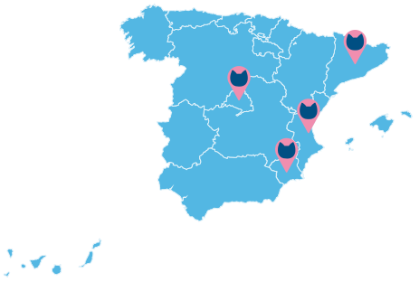 Ilustración de un gato en un ordenador esperando la consulta veterinaria online